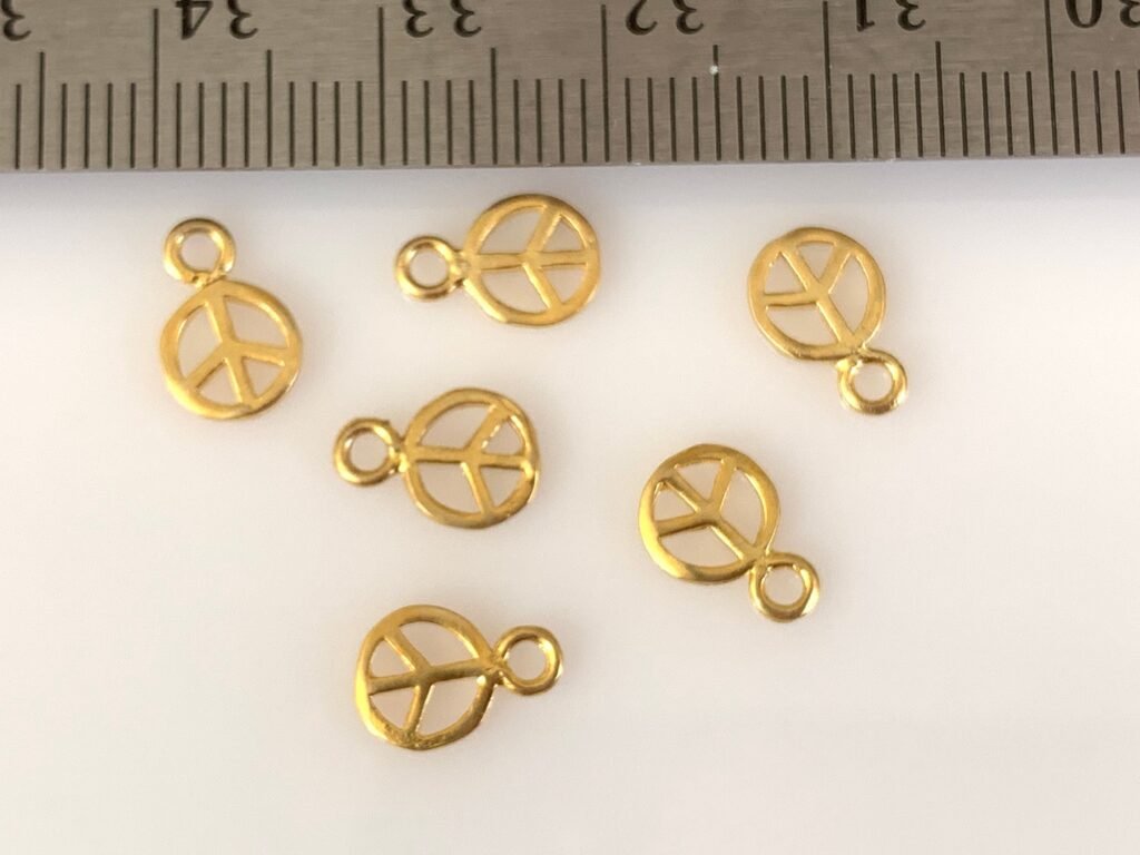 Gold vermeil peace charm 6.48 x9.60 mm